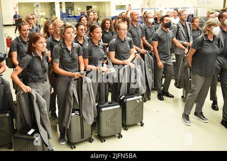 Fiumicino, Italie , 04th juillet , 2022 photo de gauche à droite, L’équipe nationale de football des femmes italiennes part de l’aéroport Fiumicino Leonardo da Vinci pour participer au Championnat d’Europe en Angleterre. Credit: Massimo Insabato / Alay Live News Banque D'Images