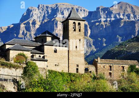 Torla-Ordesa est une municipalité de la province de Huesca. Il est situé au nord-ouest de la région de Sobrarbe et est une porte d'entrée de l'Ordesa y Monte Perdido Banque D'Images