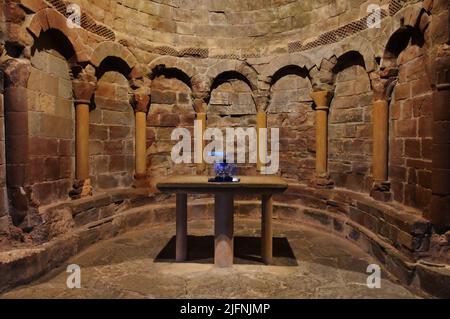 L'église supérieure, située juste au-dessus de l'église mozarabe. Le véritable Monasterio de San Juan de la Peña est un complexe religieux dans la ville de Sant Banque D'Images