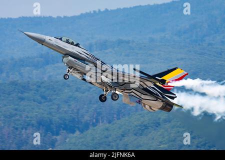 Sliac, Slovaquie - 30 août 2015 : avion de chasse militaire à la base aérienne.Opération de vol par force aérienne.Aviation et aéronefs.Défense aérienne.Militaire en Banque D'Images