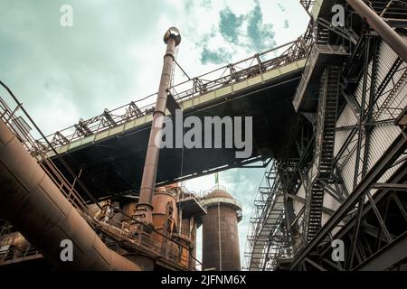 Vue détaillée du monument industriel de Voelklinge Ironworks, site classé au patrimoine mondial de l'UNESCO Banque D'Images