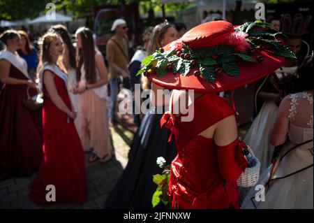 Berlin, Allemagne. 04th juillet 2022. La reine de cerisier Hagen se tient à la réunion d'été dans la représentation de l'État de Basse-Saxe. Credit: Fabian Sommer/dpa/Alay Live News Banque D'Images