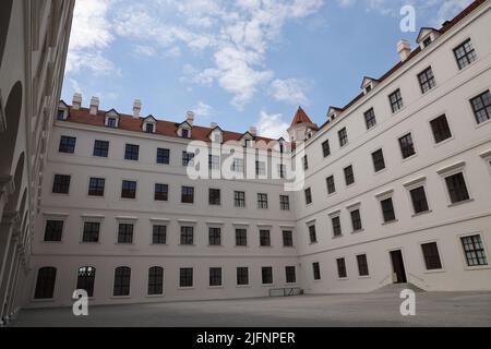 Vue depuis la cour intérieure du château de Bratislava en Slovaquie Banque D'Images