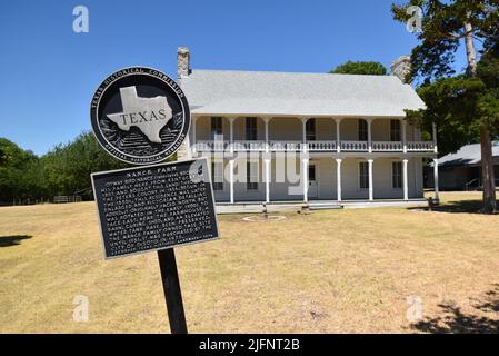 DeSoto, Texas. 4 juillet 2022. La ferme historique Nance Farm est située dans un quartier résidentiel sur Greenbrook Drive. Il a été réglé 1851. Un point de repère du Texas in1976. Banque D'Images