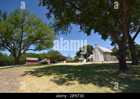 DeSoto, Texas. 4 juillet 2022. La ferme historique Nance Farm est située dans un quartier résidentiel sur Greenbrook Drive. Il a été réglé 1851. Un point de repère du Texas in1976. Banque D'Images