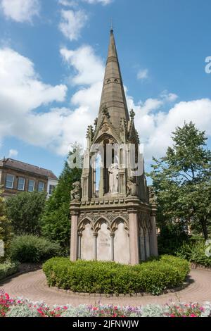 Queen Victoria Monument présenté par Richard Ellis en 1887, sur Station Parade, Harrogate, North Yorkshire, Royaume-Uni. Banque D'Images