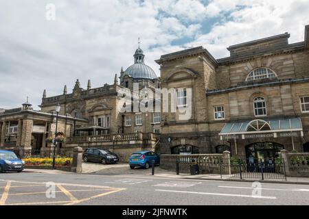 Le restaurant chinois Royal Baths et l'office du tourisme de Harrogate à Harrogate, dans le North Yorkshire, au Royaume-Uni. Banque D'Images