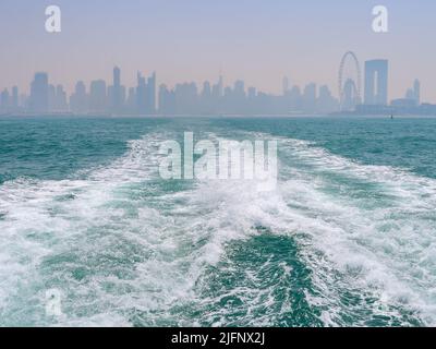 vue sur la baie de la marina de dubaï soleil Banque D'Images