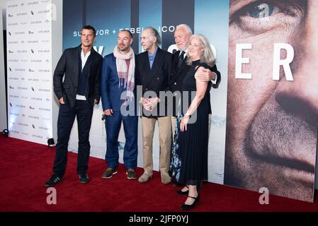 Londres, Royaume-Uni. 04th juillet 2022. Bear Gryllis, Matthew Dyas, Sir Ranulph Fiennes et Robin KNOX-Johnston assistent à la première mondiale de 'Explorer' au BFI Southbank. Crédit : SOPA Images Limited/Alamy Live News Banque D'Images