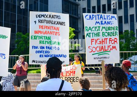 New York, New York, États-Unis. 4th juillet 2022. Des activistes se sont rassemblés sur la place Foley devant la place fédérale de New York pour exiger des droits de reproduction pour tous les immigrants, sur 4 juillet 2022. (Credit image: © Ryan Rahman/Pacific Press via ZUMA Press Wire) Banque D'Images