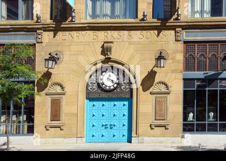 Montréal, Canada - 3 juillet 2022 : le quartier général de Henry Birks and Sons est situé sur la rue Sainte-Catherine depuis 1894. Henry Birks a fondé le bijou Banque D'Images