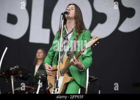 Stockport Indie band Blossoms se présentant au terrain de cricket d'Old Trafford, Manchester on 25 septembre 2021 soutenir les Courteeners présentant: Blossoms, Tom Ogden où: Manchester, Royaume-Uni quand: 25 septembre 2021 crédit: Graham Finney/WENN Banque D'Images