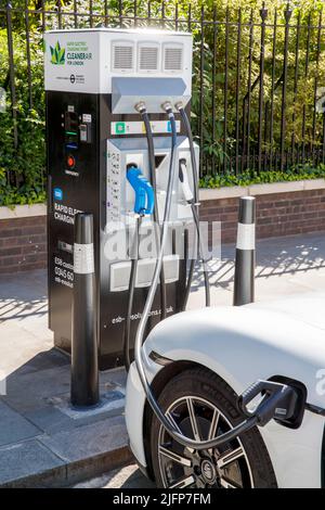 Sur la rue EV point de charge, samedi, 28 mai 2022.photo: David Rowland / One-Image.com Banque D'Images