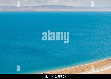 Vue aérienne du lac Namtso au Tibet, en Chine Banque D'Images