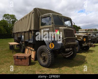 Camion Military Bedford d'époque stationné en ongrass. Banque D'Images