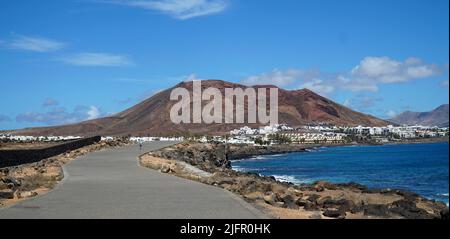 L'extrémité ouest de Playa Blanca bord de mer Lanzarote. Banque D'Images