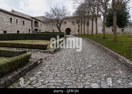 Ancienne abbaye médiévale d'Abbazia del Goleto, et abbaye de style roman, Sant'Angelo dei Lombardi, Campanie, Italie Banque D'Images