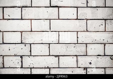 Une toile vierge prête pour l'art. choc d'un mur vide en décomposition dans la ville. Banque D'Images