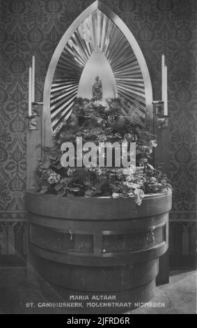 L'autel de Maria dans l'église Saint-Petrus Canisius Banque D'Images