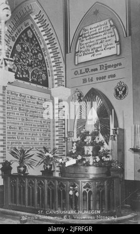 L'intérieur de l'église Saint-Petrus-Canisius Banque D'Images