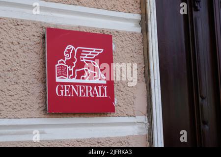 Bordeaux , Aquitaine France - 06 15 2022 : logo de la marque Generali et signature textuelle sur l'agence murale d'entrée bureau italien de la compagnie d'assurance Banque D'Images