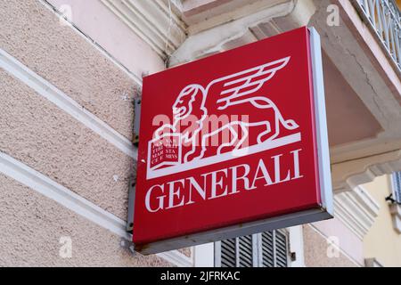 Bordeaux , Aquitaine France - 06 15 2022 : logo de la marque Generali et signature textuelle sur l'agence murale bureau italien de la compagnie d'assurance Banque D'Images