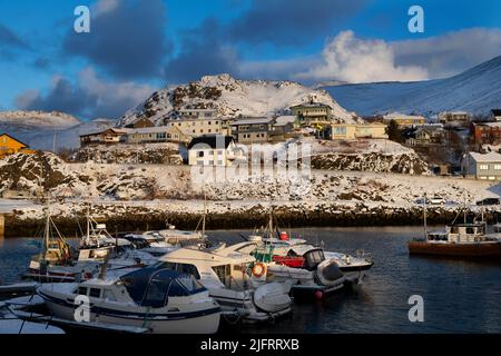 Le port de plaisance, Honningsvag, (Honningsvåg, la ville la plus au nord de la Norvège continentale) Norvège Banque D'Images