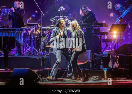 Vérone Italie. 04 juillet 2022. L'auteur-compositeur australien NICK CAVE avec son groupe THE BAD SEEDS se produit sur scène à l'Arena di Verona lors de son « European Tour 2022 ». Banque D'Images