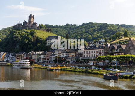 Cochem, une ville allemande sur la rivière Mosel dans le district de Cochem-Zell, Rhénanie-Palatinat, Allemagne. La ville a un château et des bâtiments à colombages. Banque D'Images