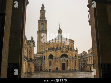 Université du travail de Gijon dans un dimanche d'été orageux Banque D'Images