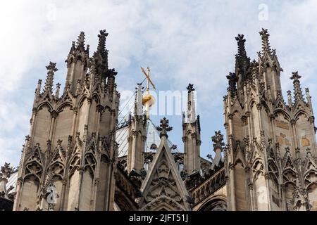 La cathédrale de Cologne est une cathédrale catholique de Cologne, en Rhénanie-du-Nord-Westphalie. C'est le siège de l'archevêque de Cologne. Architecture gothique Banque D'Images