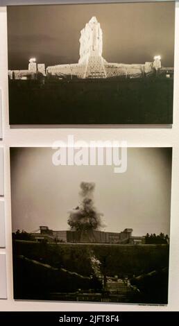 Prague, République tchèque, exposition à l'intérieur du Musée du communisme, Collection d'archives photos, grande sculpture de l'époque soviétique sur la place de la ville, démoli, régime totalitaire soviétique Banque D'Images