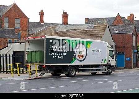 Camion ReFood collectant les déchets alimentaires, pour se transformer en bioénergie, Goole, East Yorkshire, Angleterre Royaume-Uni Banque D'Images