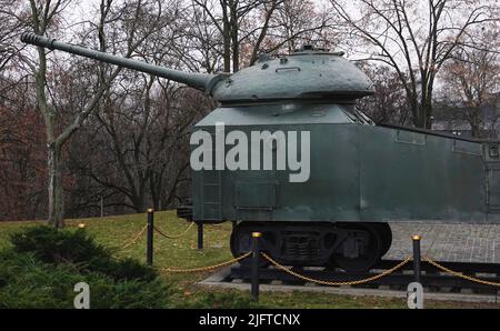 Kiev, Ukraine 10 décembre 2020: Une voiture blindée d'un train blindé (mise en page) dans le Musée de l'équipement militaire pour l'observation publique Banque D'Images