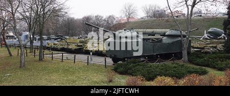 Kiev, Ukraine 10 décembre 2020: Une voiture blindée d'un train blindé (mise en page) dans le Musée de l'équipement militaire pour l'observation publique Banque D'Images