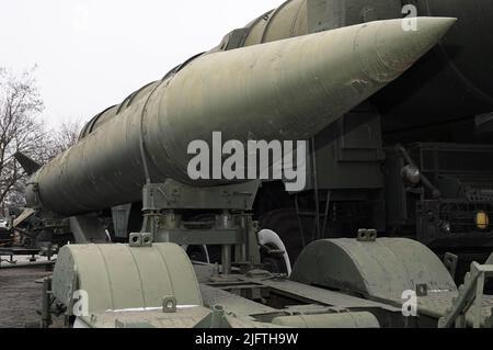 Kiev, Ukraine 10 décembre 2020: Un missile Terre-terre au Musée de l'équipement militaire pour tous à voir Banque D'Images