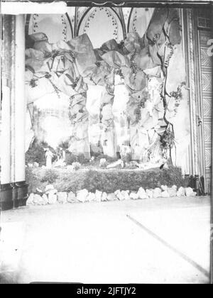 L'intérieur de l'église Saint-Petrus-Canisius, ici le berceau de Noël Banque D'Images