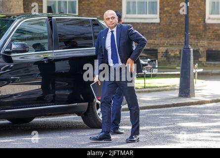 Londres, Royaume-Uni. 5th juillet 2022. Sajid Javid, secrétaire à la Santé, arrive. Réunion du Cabinet au numéro 10 Downing Street. Un des sujets à discuter est le comportement du whip en chef adjoint, Chris Pincher, qui a démissionné après avoir grossi vivement deux hommes. Crédit : Karl Black/Alay Live News Banque D'Images