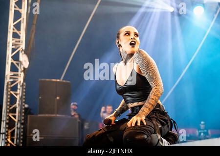Oslo, Norvège. 24th, juin 2022. Le groupe ukrainien de métaux lourds Jinjer joue un concert lors du festival de musique norvégien tonnes of Rock 2022 à Oslo. Ici, la chanteuse Tatiana Shmailyuk est vue en direct sur scène. (Crédit photo: Gonzales photo - Terje Dokken). Banque D'Images