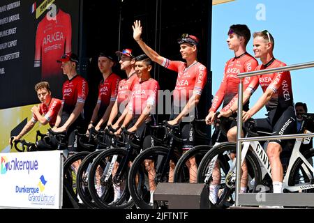 Calais, France. 05th juillet 2022. Équipe Arkea-Samsic pilotes photographiés au début de la quatrième étape de la course cycliste Tour de France, course de 171,5 km de Dunkerque à Calais, France, le mardi 05 juillet 2022. Le Tour de France de cette année a lieu du 01 au 24 juillet 2022. BELGA PHOTO POOL PETE GODING - UK OUT Credit: Belga News Agency/Alay Live News Banque D'Images