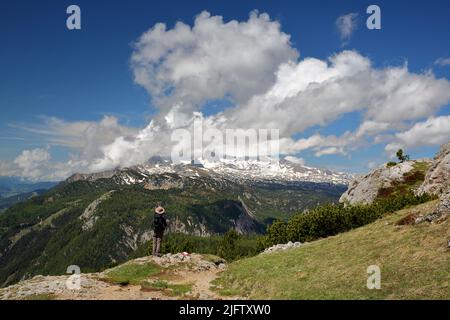 Vue panoramique depuis le mont Stoderzinken, Salzkammergut, Styrie, Autriche, Europe, Avec la chaîne de montagnes de Dachstein Banque D'Images