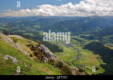 Vue panoramique sur la vallée de l'Enns depuis le mont Stoderzinken (Grobming dans la vallée de l'Enns), Salzkammergut, Styrie, Autriche, Europe Banque D'Images