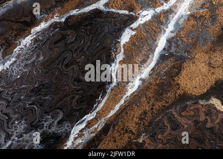 Peinture impressionnante dans une couleur sombre, nouveau travail créatif. Banque D'Images