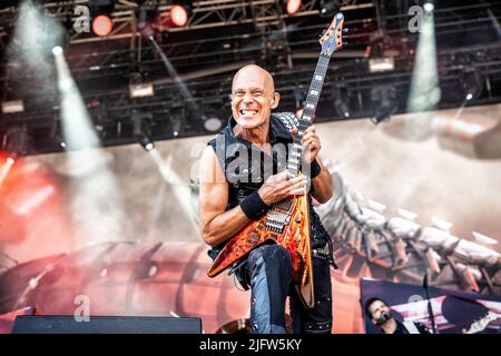 Oslo, Norvège. 24th, juin 2022. Le groupe allemand de métaux lourds Accept interprète un concert en direct pendant le festival de musique norvégien tonnes of Rock 2022 à Oslo. Ici, le guitariste Wolf Hoffmann est vu en direct sur scène. (Crédit photo: Gonzales photo - Terje Dokken). Banque D'Images