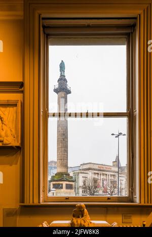 Colonne de Wellington vue de la Walker Art Gallery. Liverpool, Merseyside, Lancashire, Angleterre, Royaume-Uni Banque D'Images