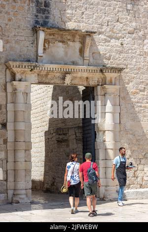 Porte d'entrée de la vieille ville, Trogir, comté de Split-Dalmatie, Croatie Banque D'Images