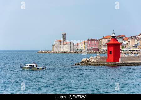 Vue sur le port, Piran (Pirano), Slovene Istria, Slovénie Banque D'Images