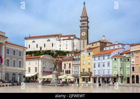 Place Tartini montrant le clocher de la cathédrale, Piran (Pirano), slovène Istrie, Slovénie Banque D'Images