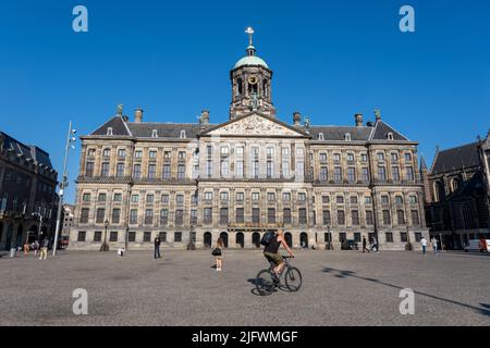 Amsterdam, pays-Bas - 23 juin 2022 : le Palais Royal d'Amsterdam sur la place du Dam Banque D'Images