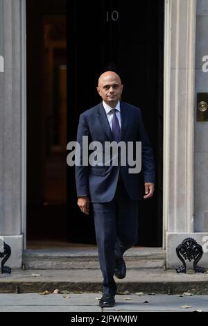 Photo du dossier datée du 15/09/21 du secrétaire à la Santé Sajid Javid quittant le 10 Downing Street, Londres. Le chancelier de l'Échiquier Rishi Sunak et le secrétaire à la Santé Sajid Javid ont démissionné après que le Premier ministre ait été contraint de présenter des excuses humiliantes pour sa manipulation du couloir de Chris Pincher après qu'il ait été apparu qu'il avait oublié d'avoir été informé de précédentes allégations de conduite « inappropriée ». Date de publication : mardi 5 juillet 2022. Banque D'Images